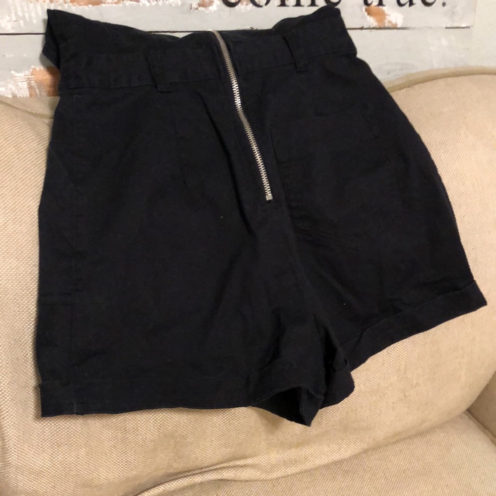 ♥️Urban Outfitters Overall Shorts♥️ - Picture 2 of 5